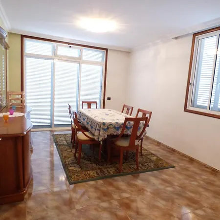 فيلة Casa Adora Mit 3 Schlafzimmern, Garten Und Meerblick *